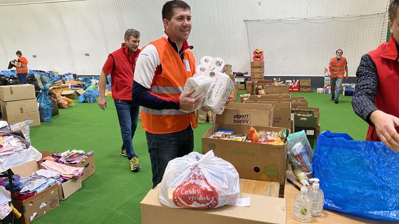 image:Image Do humanitární pomoci Ukrajině se ve Znojmě spolu s Charitou zapojil i starosta města Jakub Malačka. 