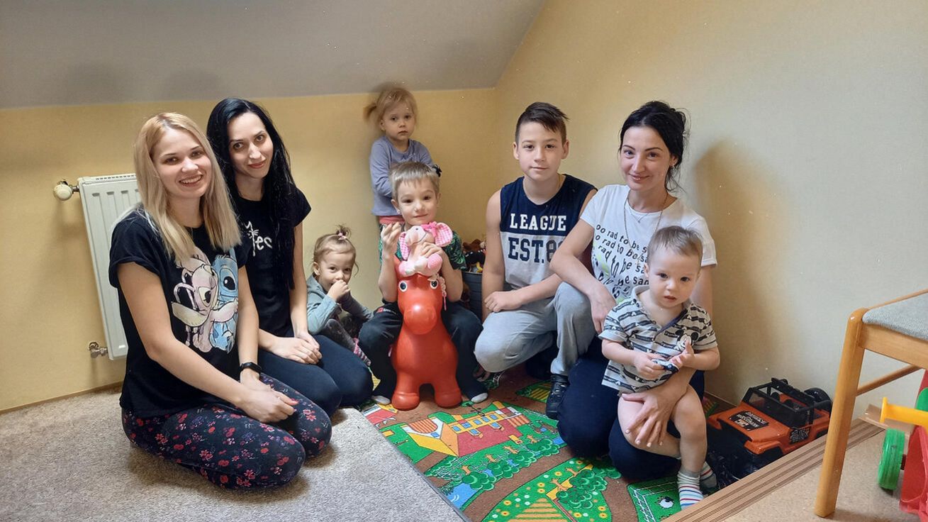image:Image Utekly jsme, až když bomby začaly padat moc blízko, říkají Ukrajinky ubytované u křížových sester v Kroměříži.