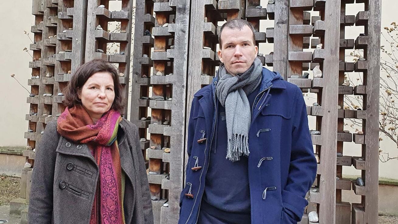 image:Image Když se rozhodneme pomáhat, nikdy nezapomínejme, že před námi stojí člověk se svými pocity a traumaty – radí Eva Kubíčková a Jan Říkovský.