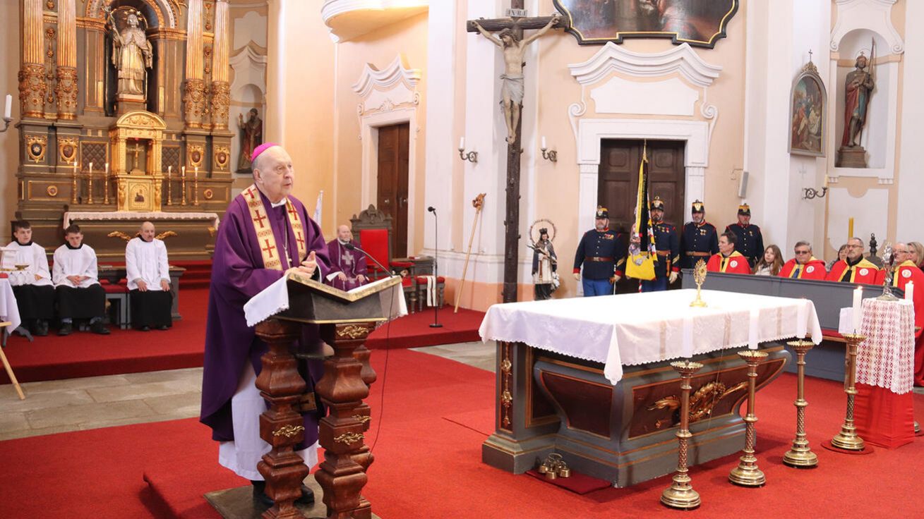 image:Image Mši svatou věnovanou 629. výročí umučení sv. Jana Nepomuckého a 100. výročí úmrtí Karla I. celebroval biskup Pavel Posád.
