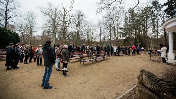 image:Image Křesťané sedmi různých vyznání se v neděli 6. března sešli v Teplicích. „Spojili jsme se v modlitbě za mír na Ukrajině. Modlitby byly určeny za Ukrajince a ty, kteří tímto konfliktem trpí, ale také za Rusy a ty, kteří jej vyvolali,“ řekl P. Radek Kuchař SDB. Shromáždění se zúčastnili mimo jiné i Ukrajinci a Rusové.