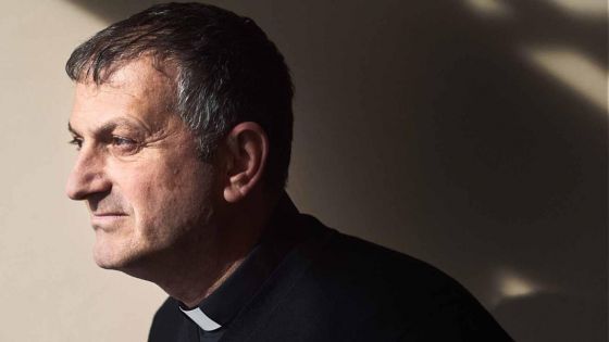 image:Image „Moc bych si přál, aby se náboženství – islám i křesťanství – osvobodilo od politiky a mocenských zájmů,“ říká P. Jacques Mourad.