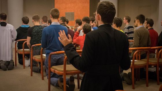 image:Image Postní víkend v tichu (Tammím) pro muže ve věku 15 až 30 let, kteří uvažují o kněžském povolání, organizuje každoročně Arcibiskupský seminář Praha (foto z roku 2019). Letos se koná 25.–27. března na téma „Není hloubky bez pádu“. Více na seminar-praha.cz.