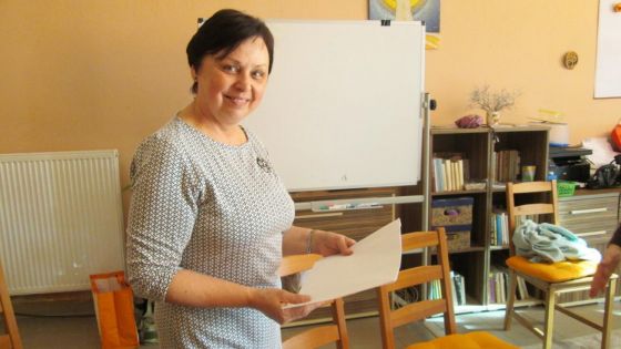 image:Image Jiřina Krejčová se věnuje seniorům.