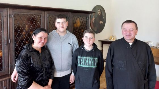image:Image P. Paulo Semenjuk s manželkou Justinou, synem Justinem Markem (vedle matky) a synovcem Maximem.