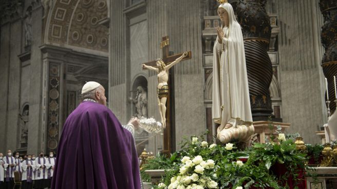 Papež svěřil svět pod ochranu Marie image:Image Papež svěřil svět pod ochranu Marie