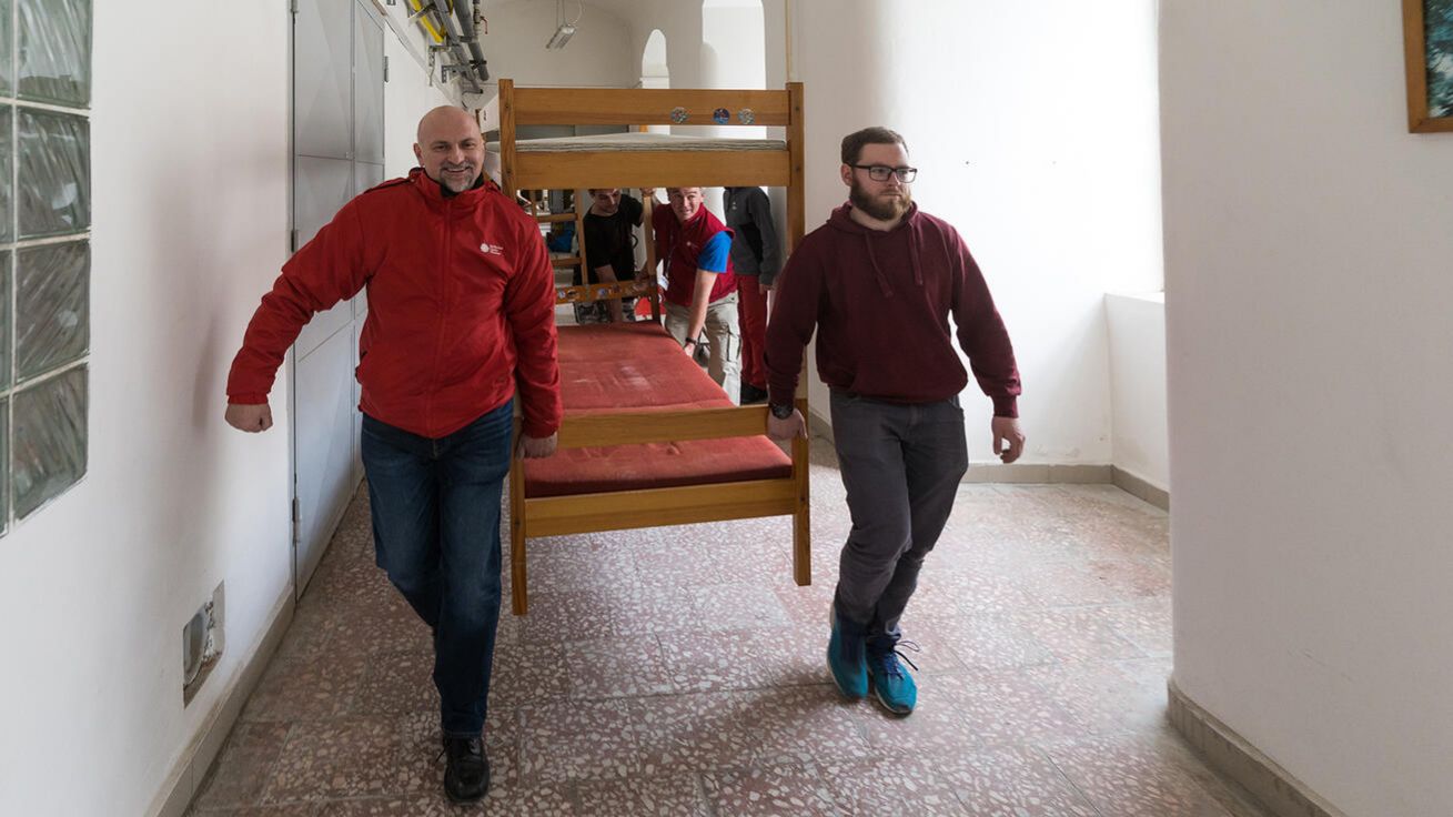 image:Image Sklad humanitární pomoci Arcidiecézní charity Olomouc v Krajském asistenčním centru pomoci Ukrajině jede na plné obrátky. V tamních Hanáckých kasárnách, která jsou otevřená 24 hodin denně, si už tisíce uprchlíků také legalizovaly pobyt a vyřídily vše potřebné.