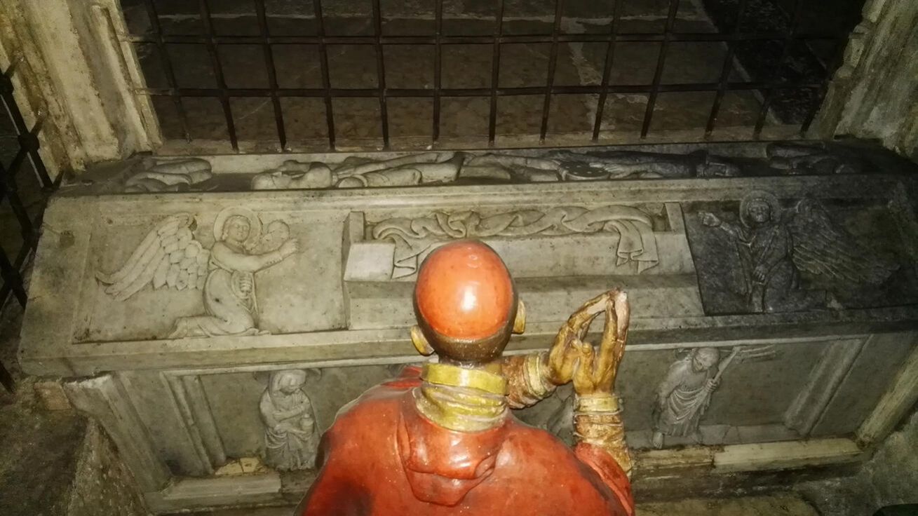 image:Image Krypta s Božím hrobem a sochou světce se po půlstoletí znovu otevřela před pár lety.