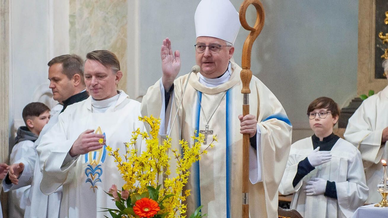 image:Image Hlavním celebrantem jedné ze mší sv. byl ve Sloupu biskup Pavel Konzbul.