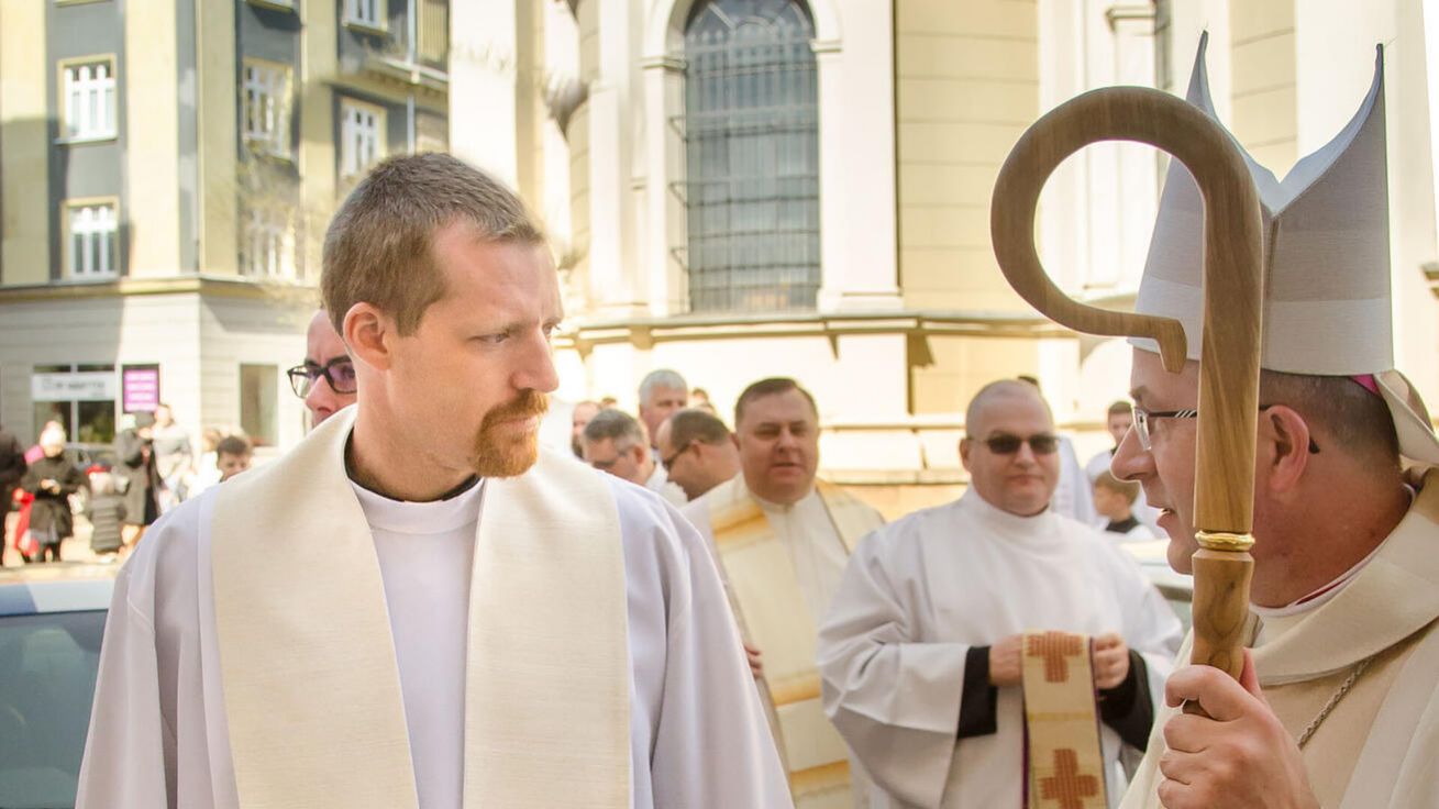 image:Image P. František Staněk po vysvěcení působil v Odrách. Když pak v Římě studoval doktorát, dostal pozvánku do diplomatické akademie.