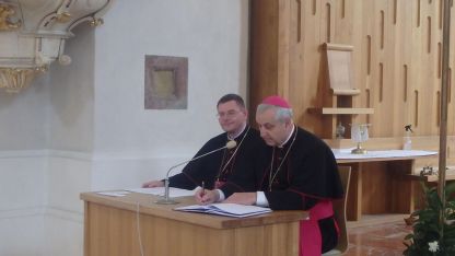 Synodální setkání v katedrále image:Image Synodální setkání v katedrále