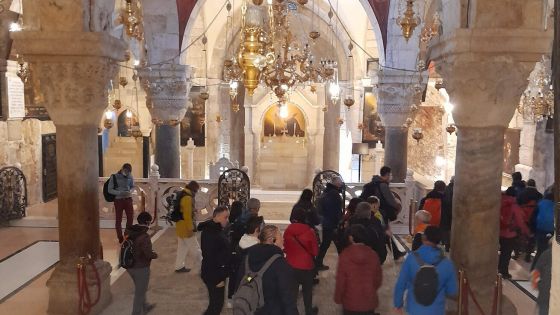 image:Image Chrám Božího hrobu v Jeruzalémě je vyhledávaným cílem poutníků z celého světa.