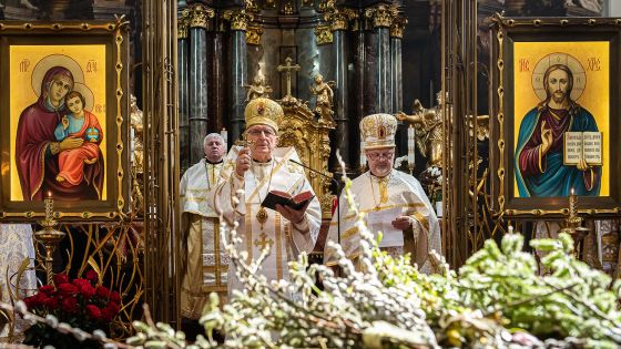 image:Image Řeckokatolický biskup Ladislav Hučko požehnal na Květnou neděli ratolesti u Sv. Klimenta.