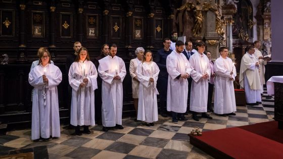image:Image „Křest je završením procesu přibližování se k Bohu, který má ovšem pokračovat i po křtu,“ říká Mons. Aleš Opatrný.