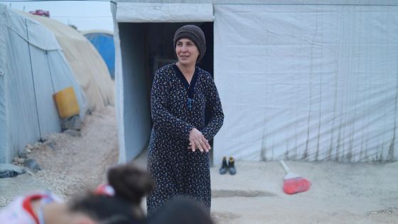image:Image Noura, matka šesti dětí, která žije v uprchlickém táboře v Sýrii, neustále zápasí s nedostatkem peněz.