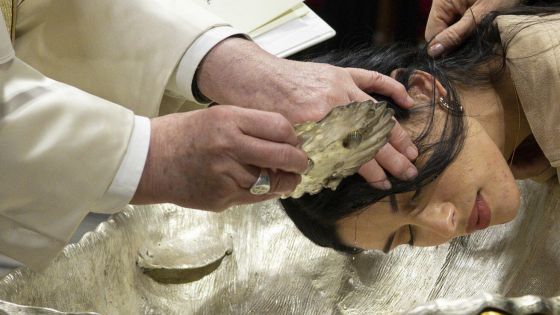 image:Image Papež o velikonoční vigilii pokřtil sedm dospělých.