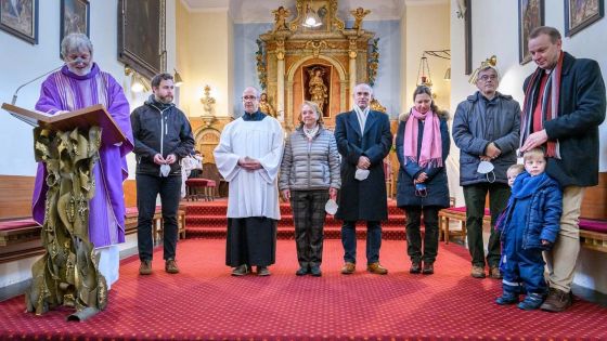image:Image Farní rada? Měli by to být ženy a muži schopní se dohodnout. Srozumitelní, výkonní a pracovití.