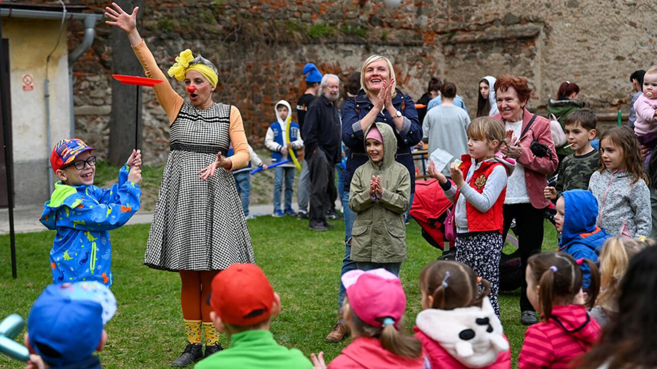 image:Image Žonglérské vystoupení se líbilo především dětem.