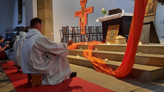image:Image Večerní modlitba v kostele sv. Martina ve zdi.