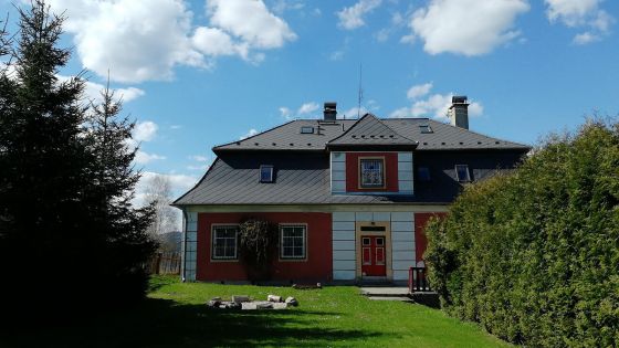 image:Image Nahlédnout bude možné i na faru v Jítravě, která jinak slouží poutníkům.