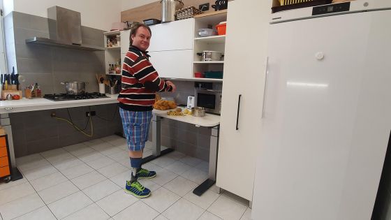 image:Image Pan David přijel do Centra Fatima na invalidním vozíku. Dnes chodí samostatně nebo o berlích.
