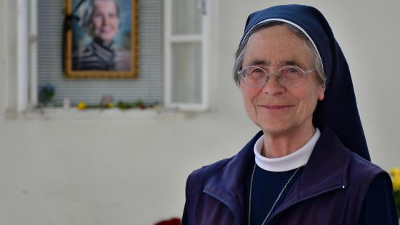 image:Image „Pochopila jsem, že Pán Bůh si ji k sobě nebere hned a nechává ji tady na zemi ještě dospět, aby se mu dokázala otevřít, než se s ním setká na věčnosti,“ říká o závěru životní pouti Medy Mládkové sestra Šmídová.