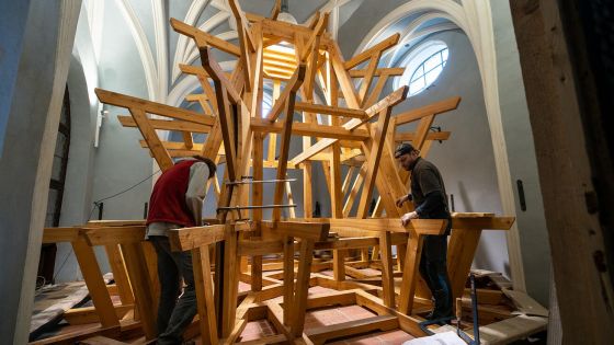 image:Image V červnu začne tým restaurátorů pod vedením Tomáše Krále skládat pyramidu kolem už hotové dřevěné vnitřní konstrukce.