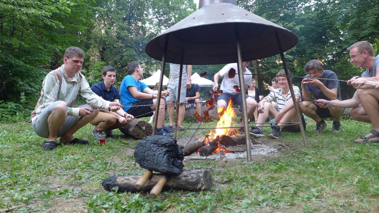 image:Image Na závěr každého školního roku domov pořádá zahradní slavnost.