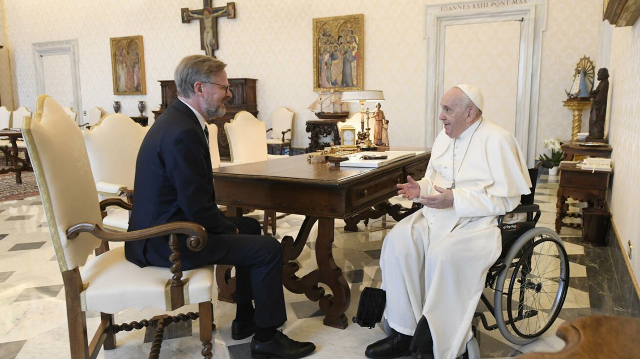 image:Image Premiér Petr Fiala s papežem Františkem probírali situaci v Česku i na Ukrajině.