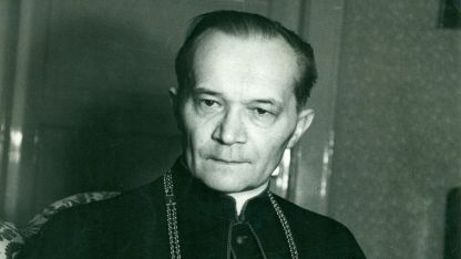 image:Image Růženec na hrudi a usmíval se