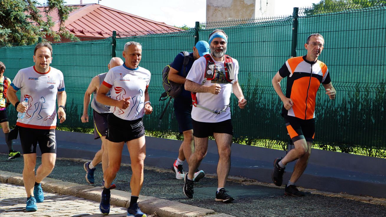 image:Image Poutní maraton v Chebu sice probíhal v extrémně vysokých teplotách, ale po dvou letech pandemických opatření opět v obvyklých podmínkách. Běžel i P. Petr Hruška, nový generální vikář plzeňské diecéze.