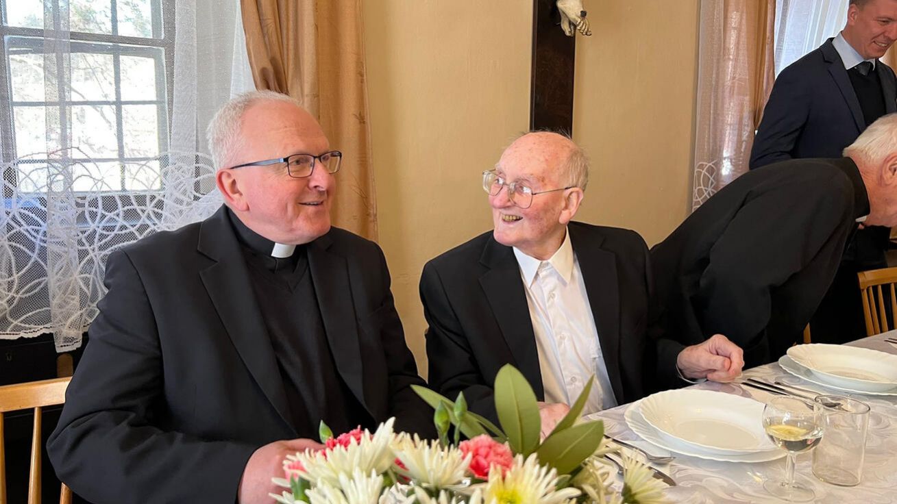 image:Image P. Zděněk Maryška (vpravo) s biskupem Janem Baxantem. 