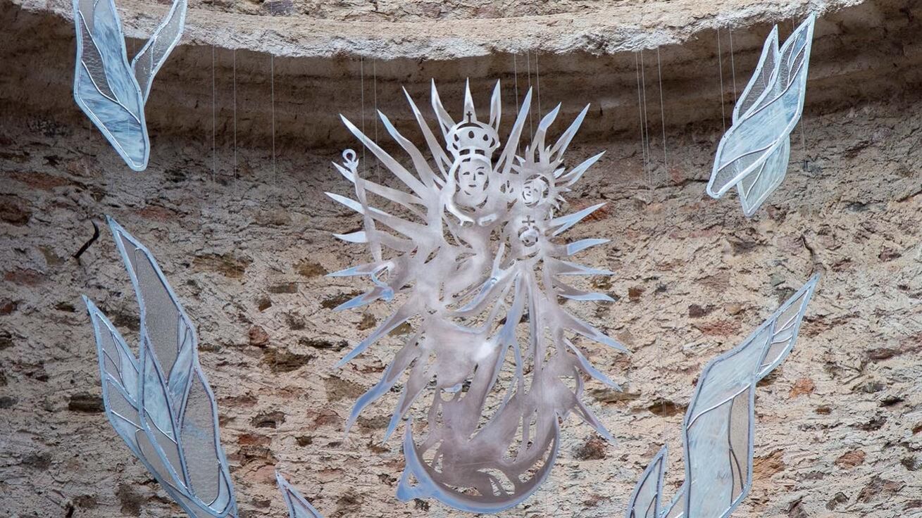 image:Image Moderní znázornění Panny Marie nanebevzaté od Karla Rechlíka.