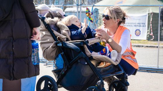 image:Image Pravá svoboda, ke které nás osvobodil Kristus, je osvobození od sebestřednosti. A teprve nelpíme-li na sobě, můžeme se otevřít velkorysé lásce. Snímek pořízen na slovensko-ukrajinské hranici.