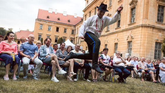 image:Image Hudební festival Znojmo přivádí živou hudbu i do ulic a parků a varhany či operní zpěv střídá s jazzem nebo cimbálovkou.