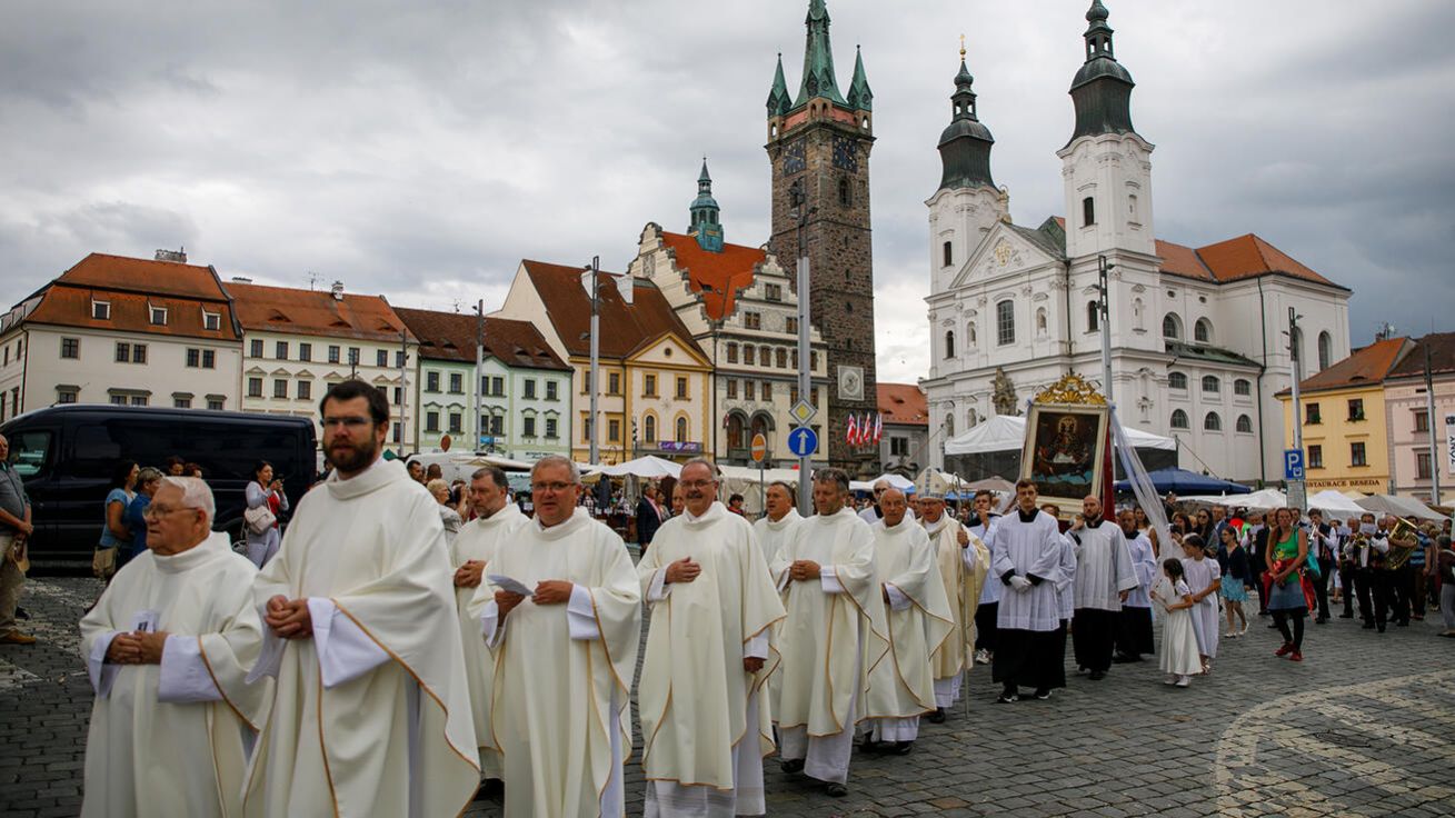 image:Image Při pouti k Panně Marii Klatovské mohli lidé spatřit obraz Madony i během průvodu městem.