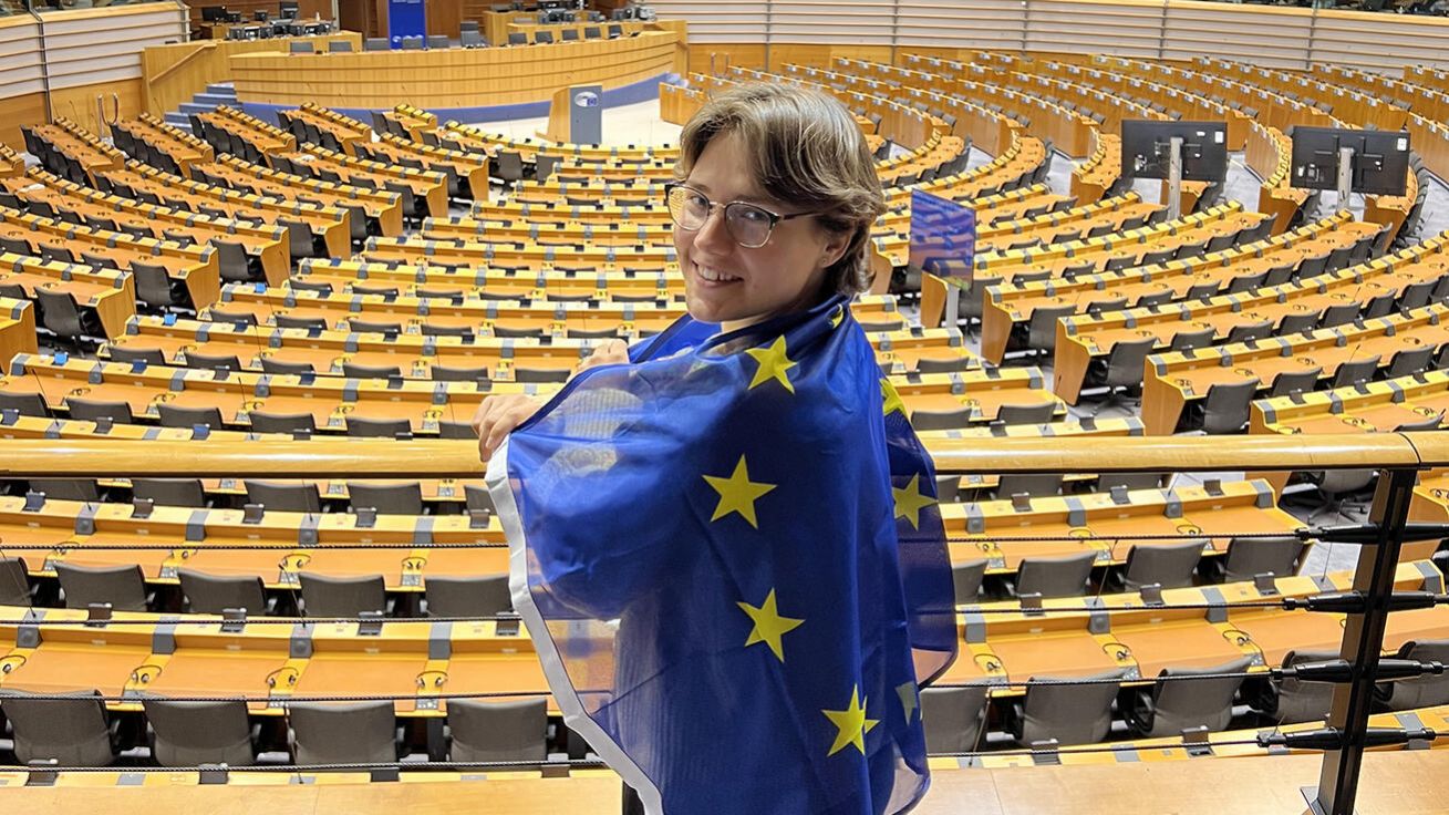 image:Image Stážistka Oleksandra Petrakovová v sídle Evropského parlamentu v Bruselu.