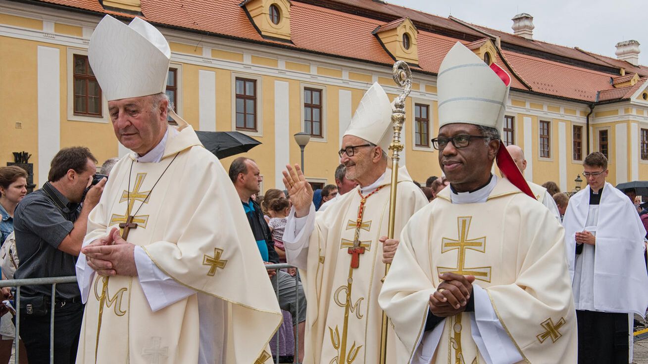 image:Image V nové roli se na Velehradě uvedl arcibiskup Jan Graubner jako primas český, poprvé sem přijel i nový apoštolský nuncius Jude Thaddeus Okolo a jako hlavní host z Vatikánu i kardinál Michael Czerny.