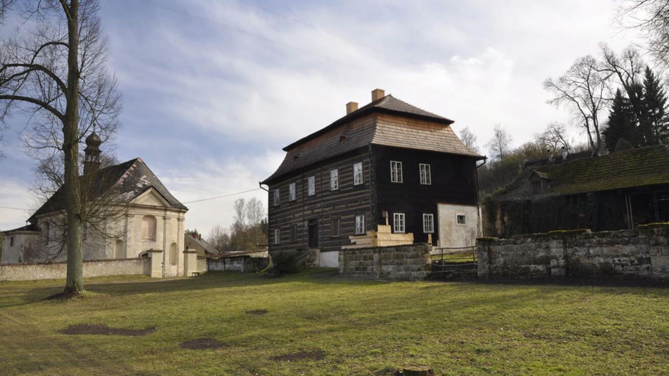 image:Image Historická fara v Dolní Krupé hostí dvě výstavy.