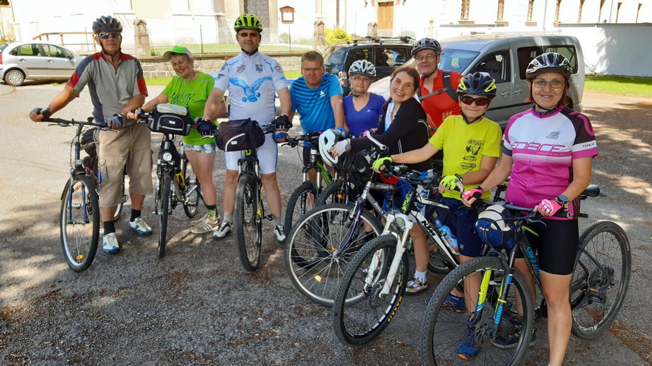 image:Image Výročí oslavili cyklovýletem po okolí.