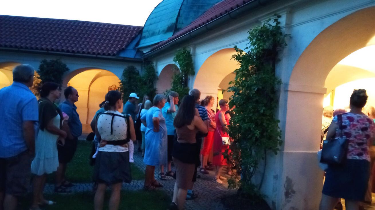 image:Image Účastníci večerní prohlídky Klokot.