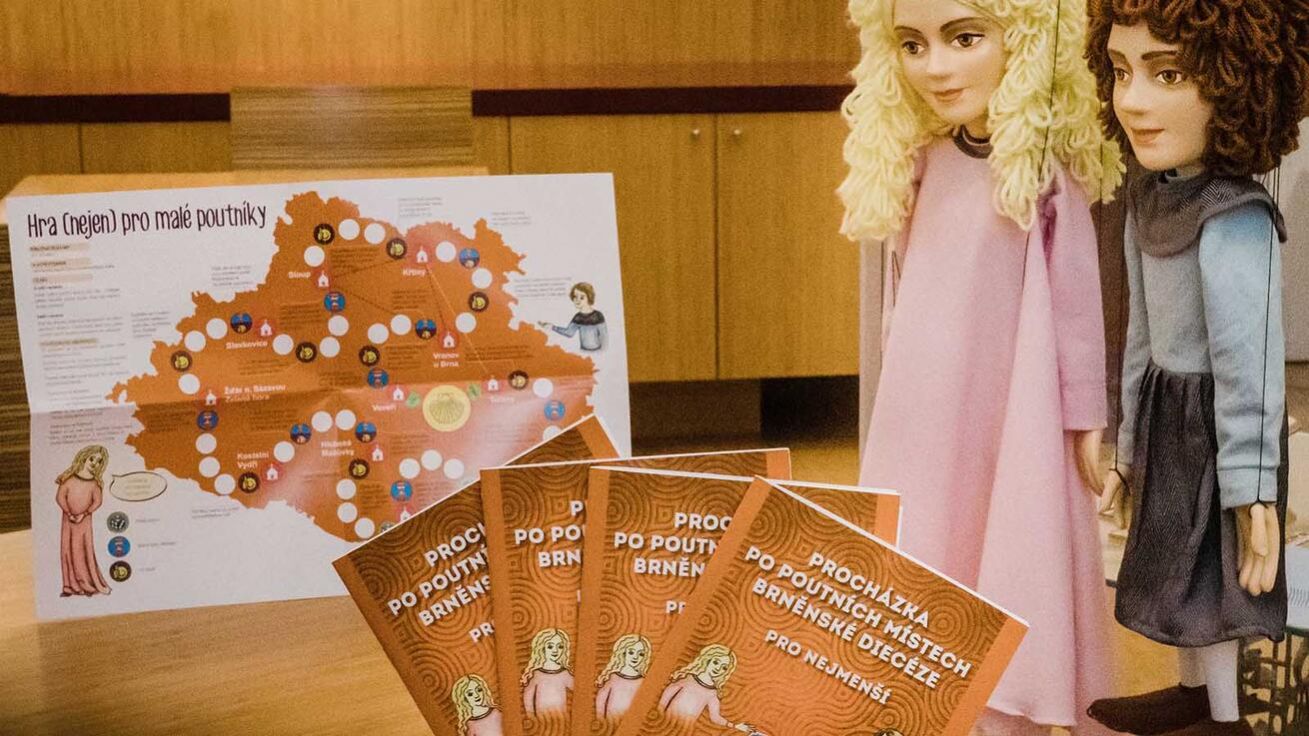 image:Image Muzeum představilo také dětskou publikaci po poutních místech, hru i loutky.