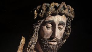 image:Image Restaurátor při práci objevil poklad