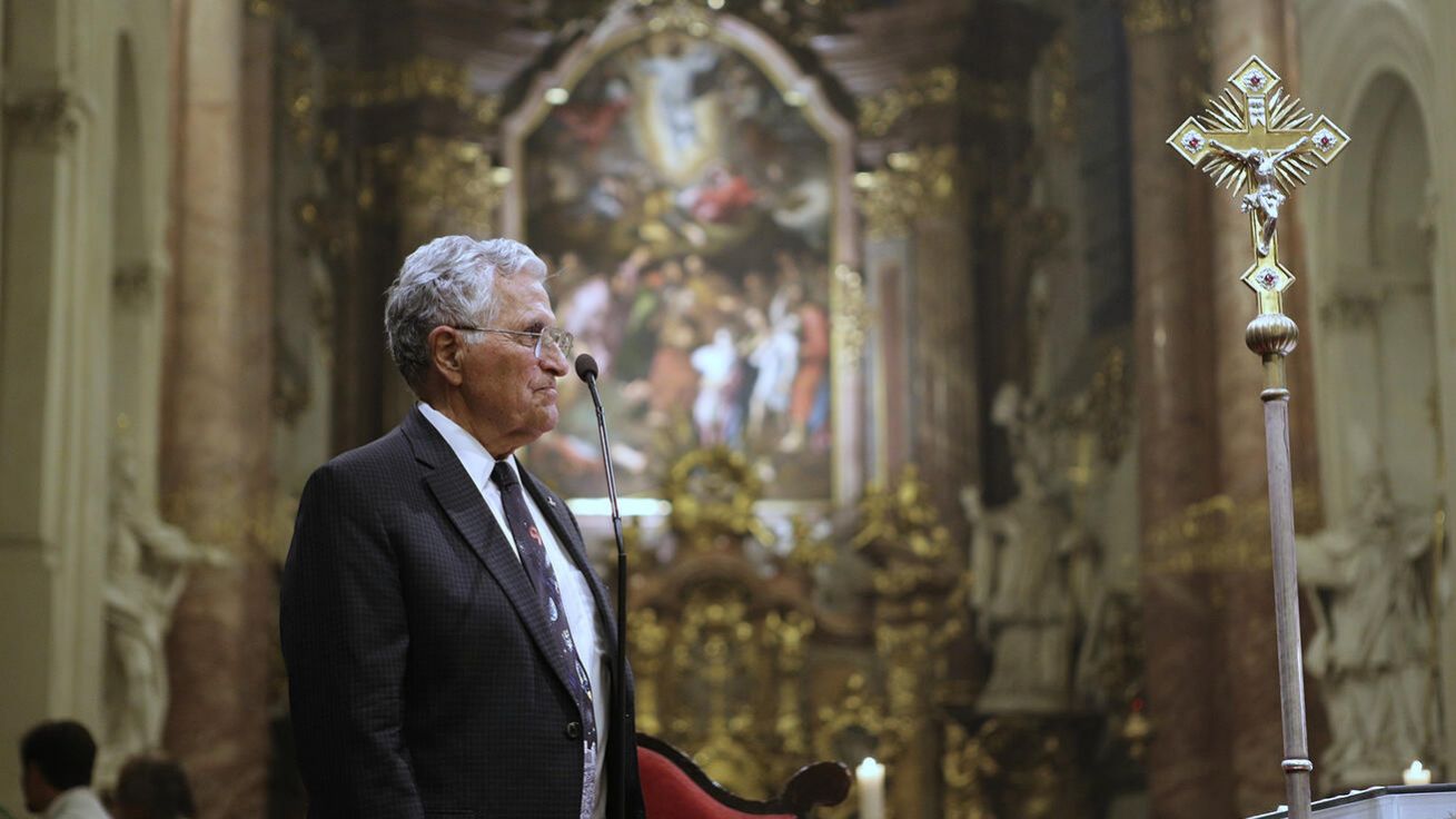 image:Image Americký astronaut Harrison Schmitt může při pohledu na Měsíc jako jeden z mála lidí prohlásit: „Já jsem tam byl!“