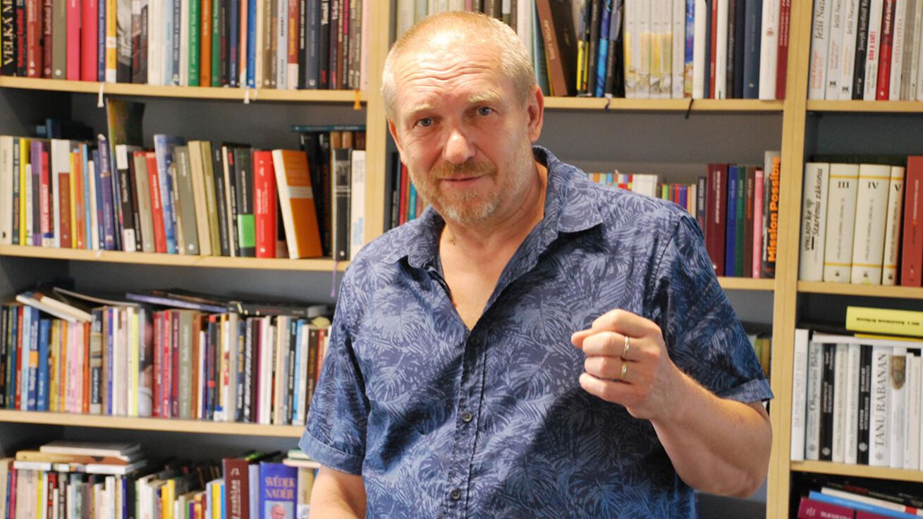 image:Image Garantem kurzu managementu na Katolické teologické fakultě UK v Praze, který se po prvním roce fungování rozšiřuje, je ekonom Roman Češka. Do kurzů celoživotního vzdělávání se lze hlásit do 14. září.