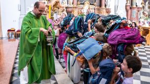 image:Image Už se žehnají aktovky!