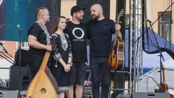 image:Image S písničkářem Pavlem Helanem a Brianem Bothwellem vystoupili na United manželé z Ukrajiny Lili a Oleksij Ostapčukovi (vlevo), kteří koncertovali i při Dnech lidí dobré vůle na Velehradě. 