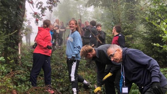 image:Image Během setkání nechyběly ani pohybové aktivity, včetně pracovní pomoci v klášteře a okolí.