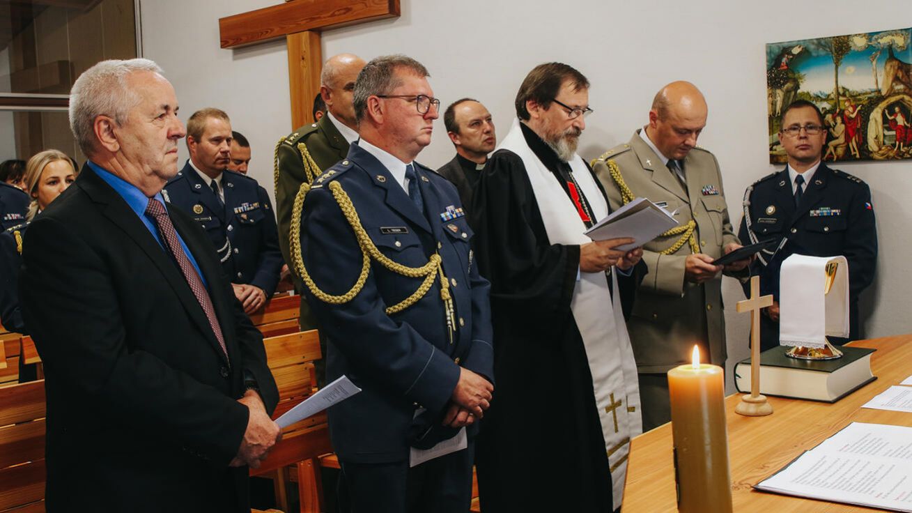 image:Image Slavnostního otevření vojenské kaple se zúčastnili církevní představitelé i příslušníci strakonického útvaru.