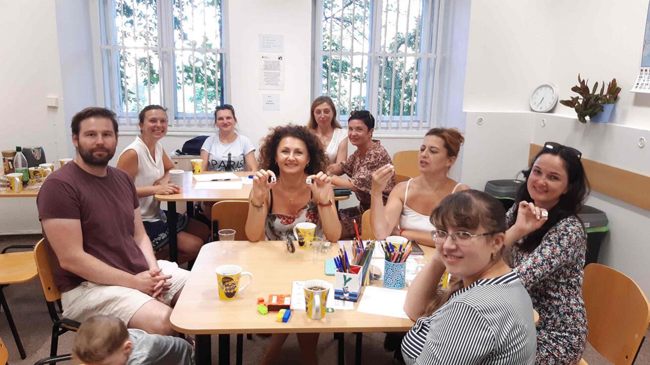 image:Image Výuka českého jazyka v Komunitním centru Diecézní charity Plzeň probíhá v uvolněné a přátelské atmosféře.